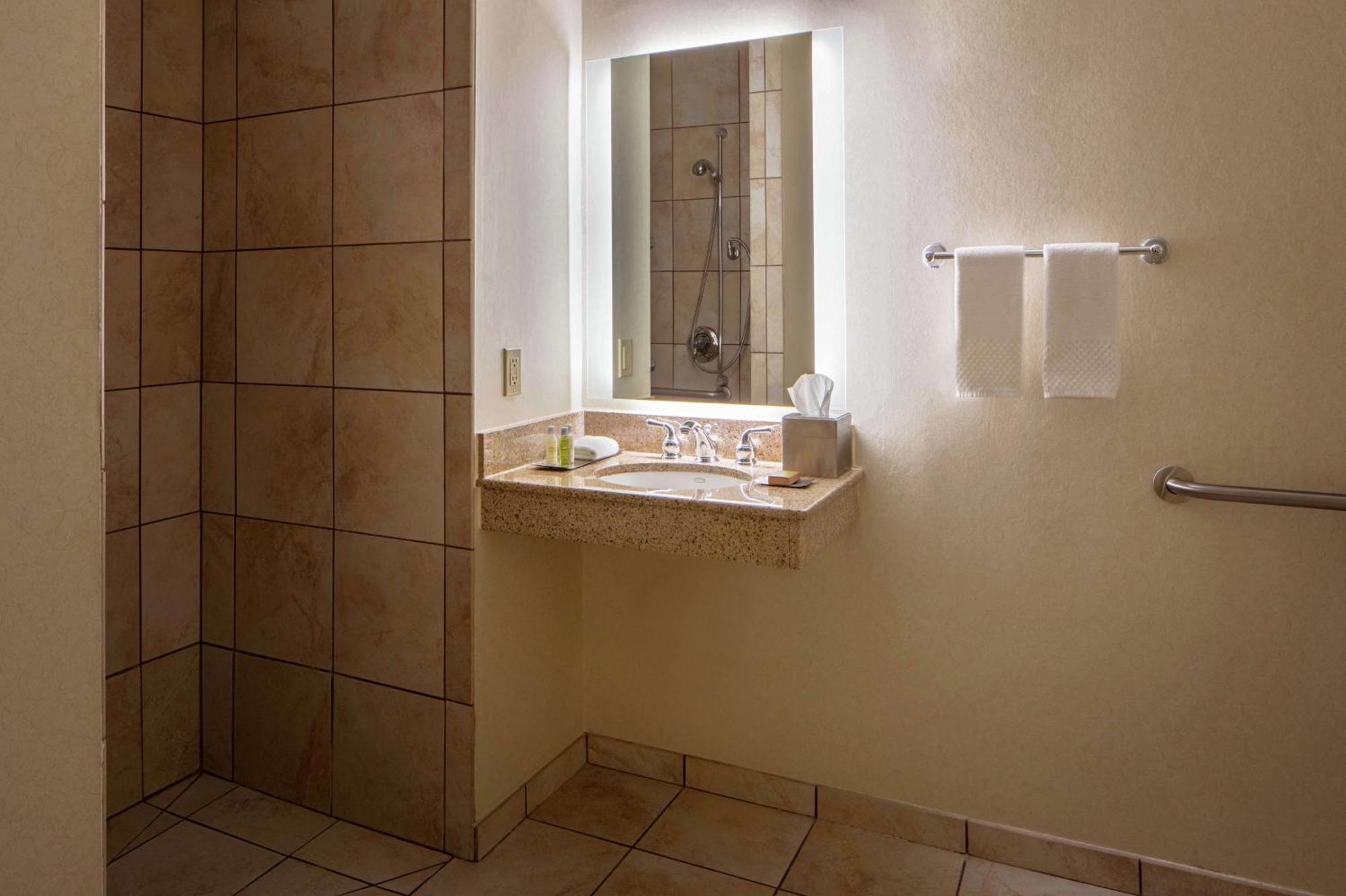 Doubletree Suites By Hilton Minneapolis Downtown Εξωτερικό φωτογραφία