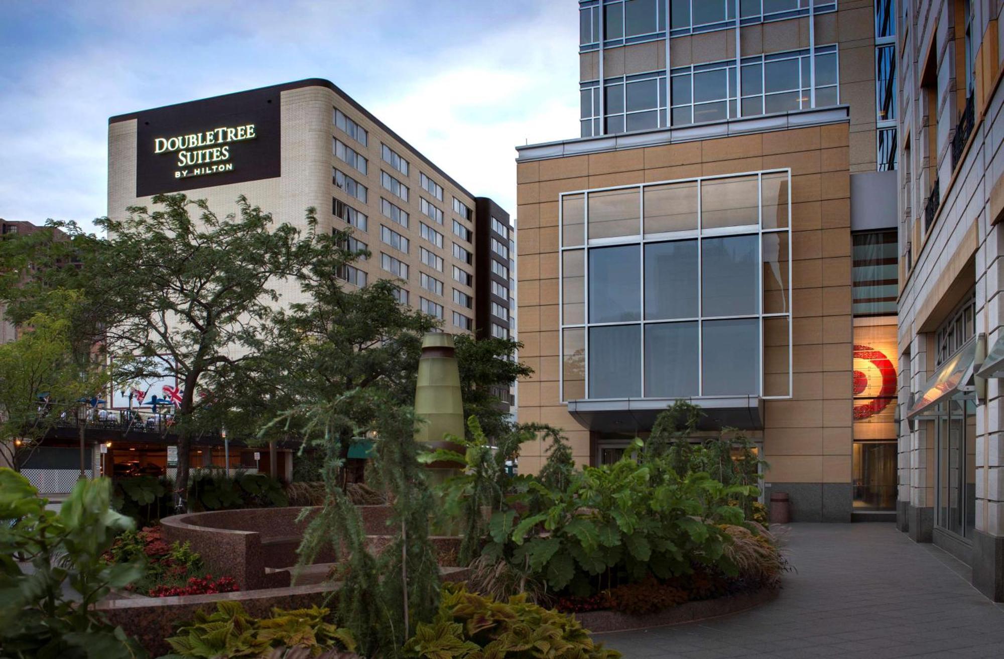 Doubletree Suites By Hilton Minneapolis Downtown Εξωτερικό φωτογραφία