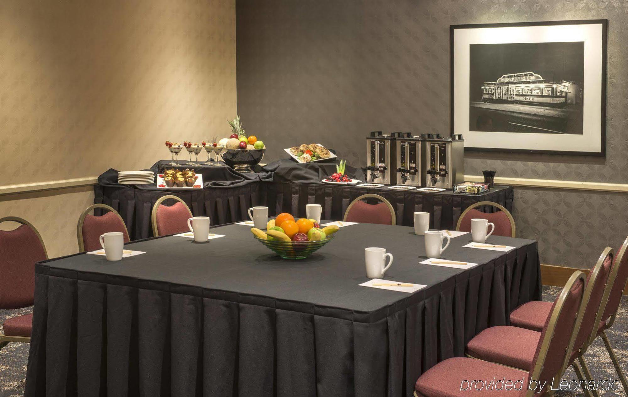 Doubletree Suites By Hilton Minneapolis Downtown Εξωτερικό φωτογραφία