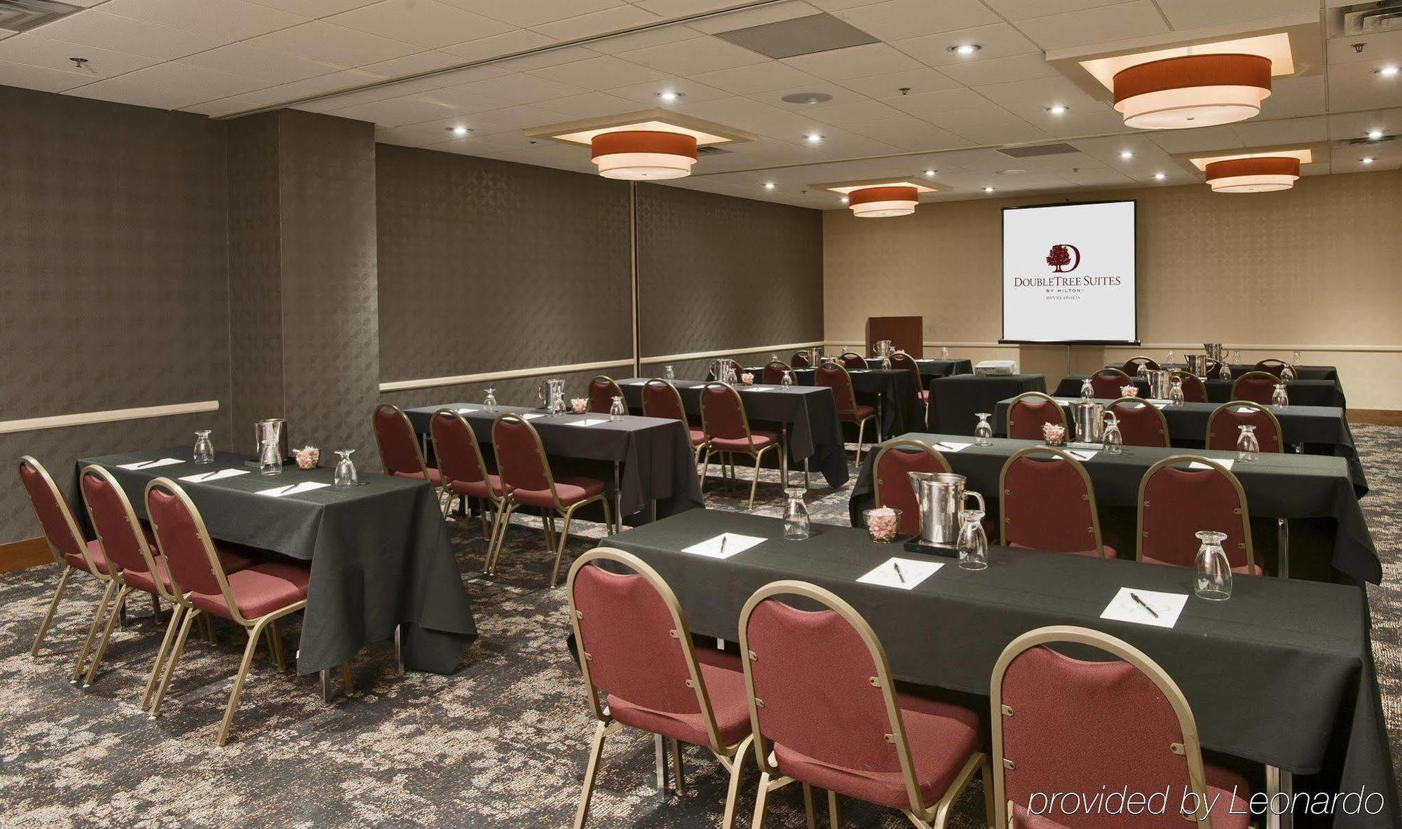 Doubletree Suites By Hilton Minneapolis Downtown Εξωτερικό φωτογραφία