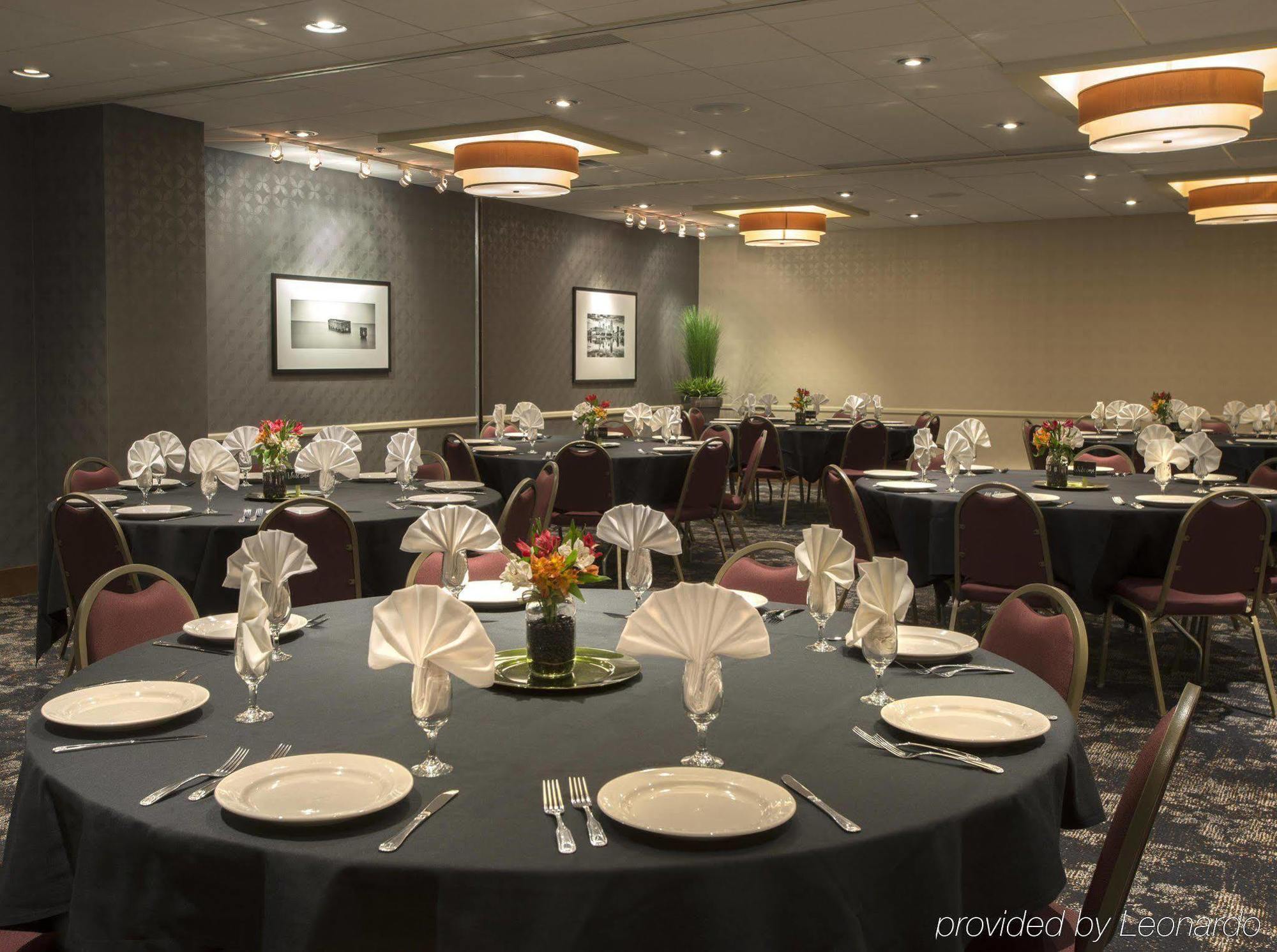Doubletree Suites By Hilton Minneapolis Downtown Εξωτερικό φωτογραφία